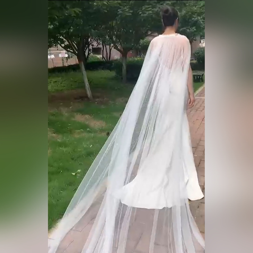 🆕 Elegant Ivory Bridal Cape